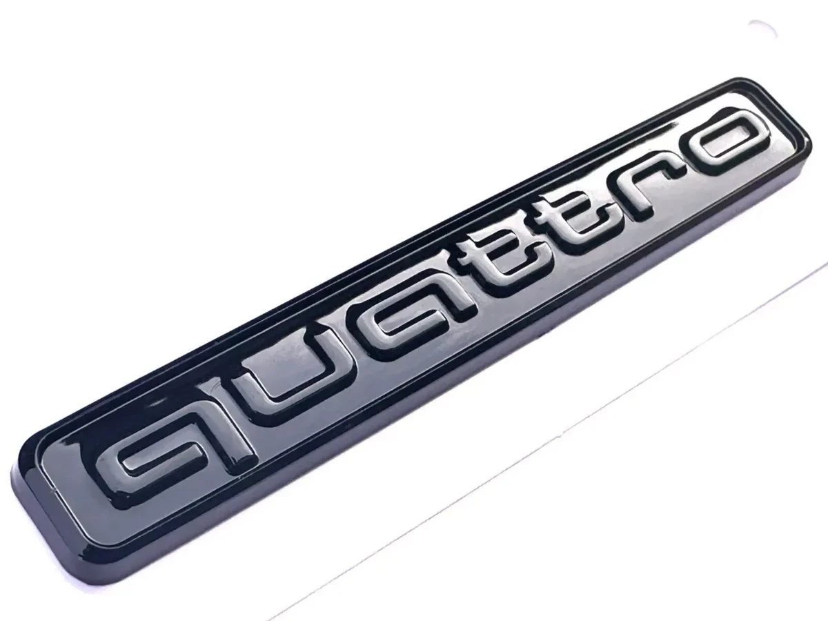 AUDI Quattro Emblem Svart