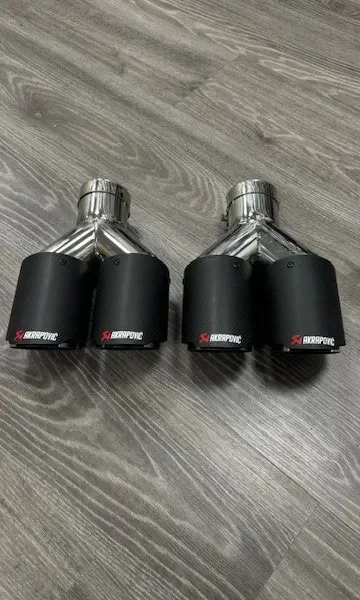 Akrapovic Utblås kolfiber Krom Ändrör 2,5-tum