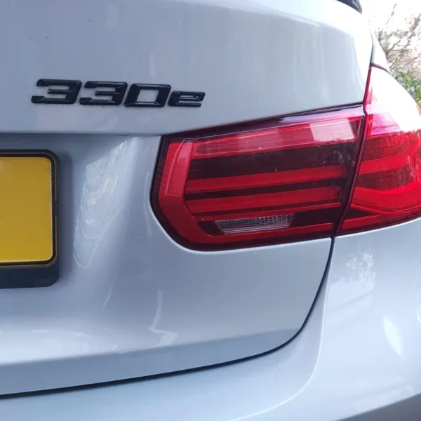 Bmw 330e modellbeteckning Motorkod Svart / Krom