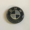 BMW emblem 82mm svart Vit kolfiber, svart design - Bild 2