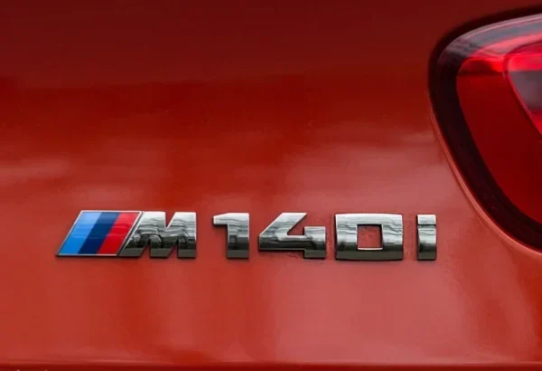 Bmw Modellbeteckning m140i Krom Motorkod M140i emblem