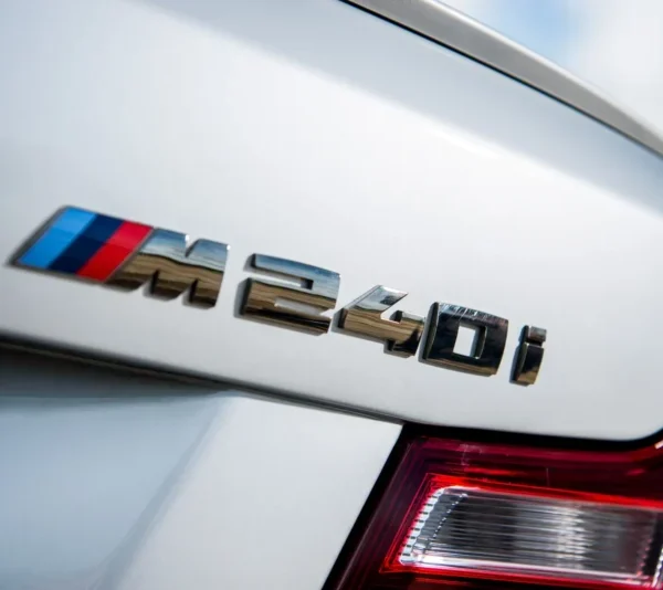 Bmw Modellbeteckning M240i Krom Motorkod M240i emblem