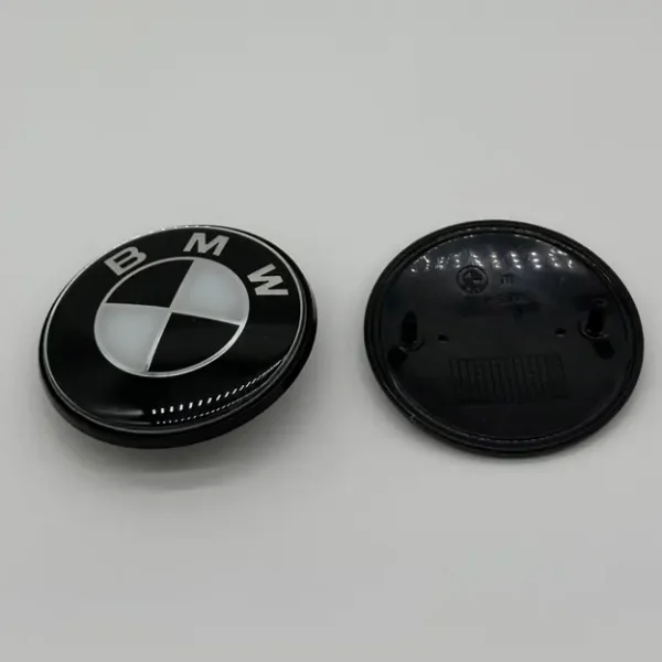 Emblem 82mm Svart Vit (Svart bas) till Bmw