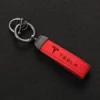 Tesla Nyckelring Alcantara Svart & Röd - Bild 2