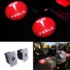 Tesla dörrlampor röd med vit text (2-Pack)